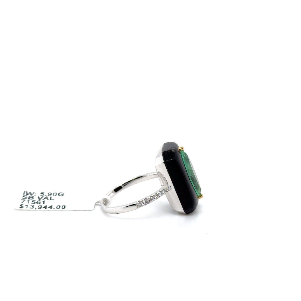 18 wg onyx emarlad diamond